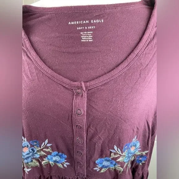 FLORAL Button Up Top - Picture 6 of 7